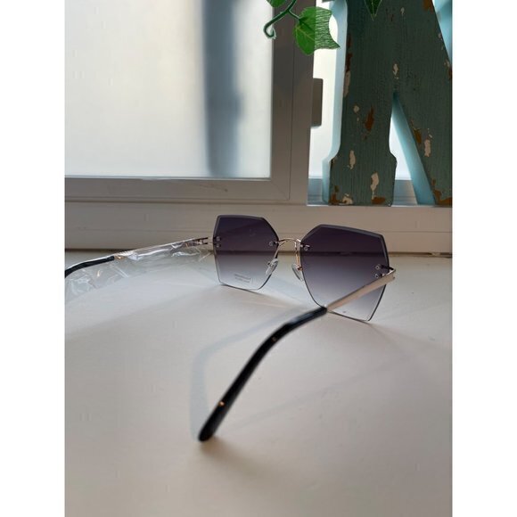 Somewhere‎ Shady Rimless Square Frame Gold Hardware Sunglasses Black main image 4